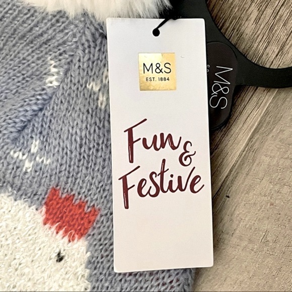 🌺 M&S Fun & Festive Polar Bear King Holiday Winter Pom Beanie NWT - Picture 4 of 8